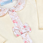 Macacão para Bebê Laço - Plush - Bege e Rosa
